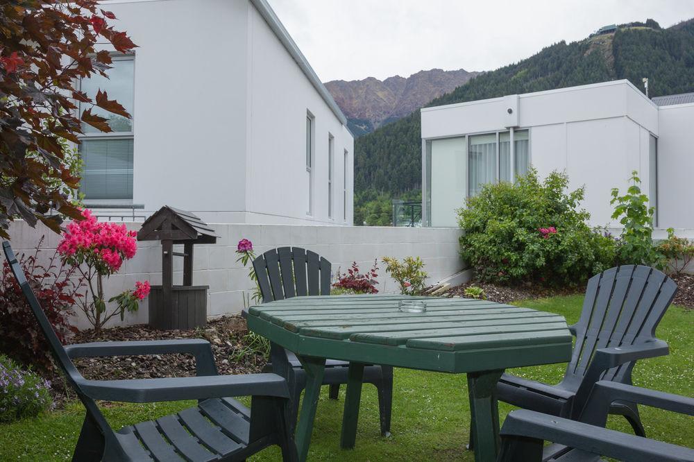 Caples Court Motel & Apartments Queenstown Exterior photo